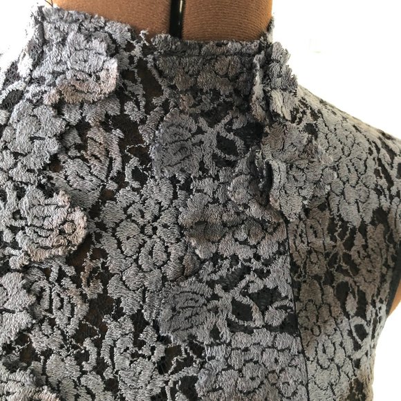 Lace Fitted Shell - Picture 2 of 8